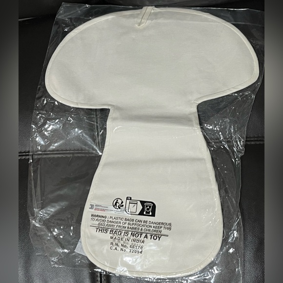 Urban Outfitters UO HOME Red & White Mushroom Shaped Hanging Decor NEW NWT - Picture 4 of 4